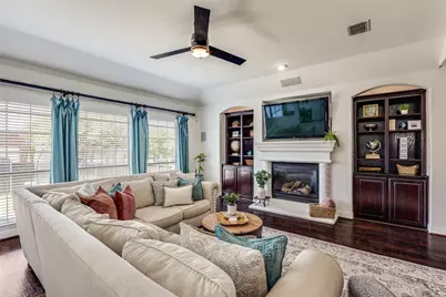 400 S Hampton Court, Lewisville, TX 75056 - Photo 4