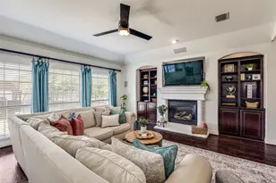 400 S Hampton Ct, Lewisville, TX 75056 - Photo 4