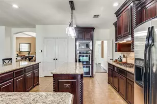 400 S Hampton Ct, Lewisville, TX 75056 - Photo 10