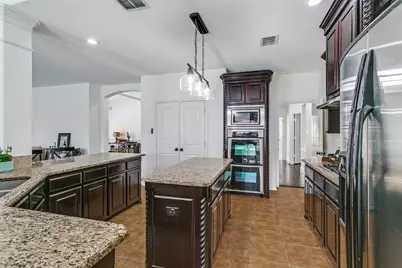 400 S Hampton Court, Lewisville, TX 75056 - Photo 10