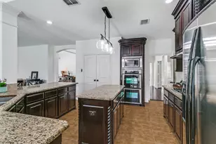 400 S Hampton Ct, Lewisville, TX 75056 - Photo 10
