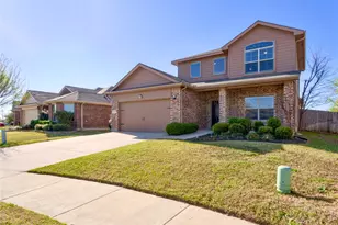 8204 Windsor Forest Dr, Fort Worth, TX 76120 - Photo 2