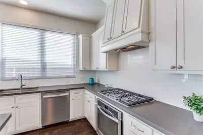 402 Templeton Drive, Fort Worth, TX 76107 - Photo 14