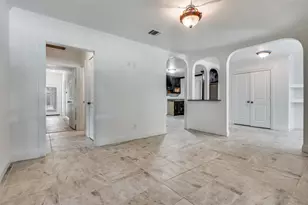 568 W Hammond St, Lancaster, TX 75146 - Photo 2