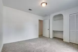 568 W Hammond St, Lancaster, TX 75146 - Photo 6