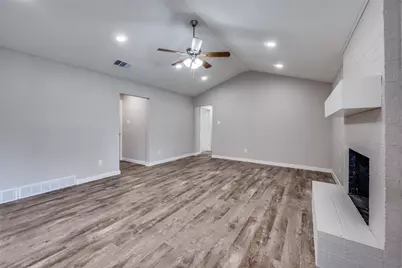 1600 Briar Run, Benbrook, TX 76126 - Photo 6