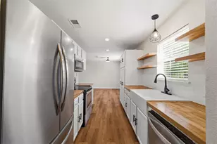 6028 Bear Creek Dr E, Fort Worth, TX 76126 - Photo 8