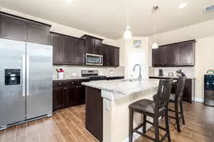 1907 Heritage Ct, Cleburne, TX 76033 - Photo 10