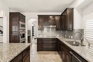 2671 Corona Dr, Grand Prairie, TX 75054 - Photo 10