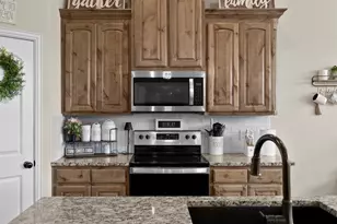 209 Bayless Ave, Godley, TX 76044 - Photo 10