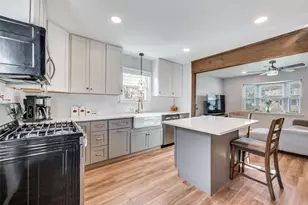 2924 W 11th St, Irving, TX 75060 - Photo 12