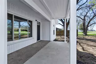 131 Long St, Bowie, TX 76230 - Photo 20