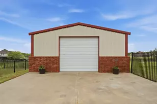 217 Silver Rose Blvd, Burleson, TX 76028 - Photo 36