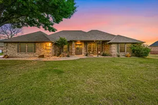 5910 Dog Leg Ct, Granbury, TX 76049 - Photo 2