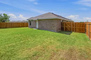 1915 Glory Dr, Bonham, TX 75418 - Photo 4