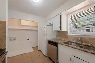 33 Somerset Terrace, Bedford, TX 76022 - Photo 10