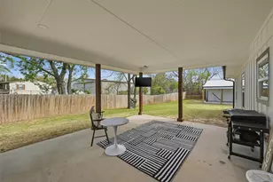 501 Bonham St, Tom Bean, TX 75491 - Photo 32