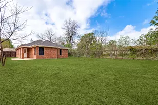 1011 Houston St, Arlington, TX 76012 - Photo 12