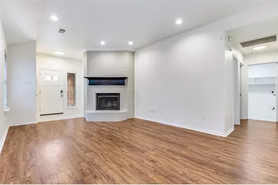 1011 Houston Street, Arlington, TX 76012 - Photo 2