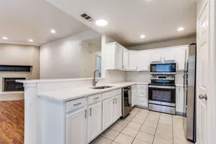 1011 Houston St, Arlington, TX 76012 - Photo 4