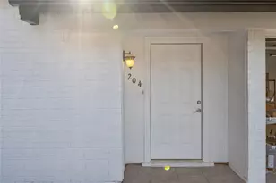 204 Pebblebrook St, Arlington, TX 76014 - Photo 4