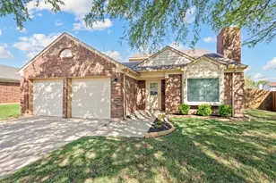 2621 Bayberry Ln, Euless, TX 76039 - Photo 2