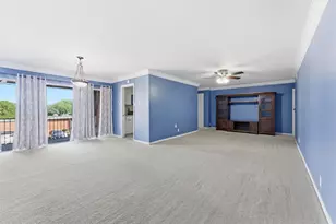 558 E Avenue J, Grand Prairie, TX 75050 - Photo 10