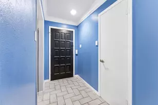 558 E Avenue J, Grand Prairie, TX 75050 - Photo 8