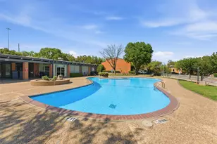 558 E Avenue J, Grand Prairie, TX 75050 - Photo 6