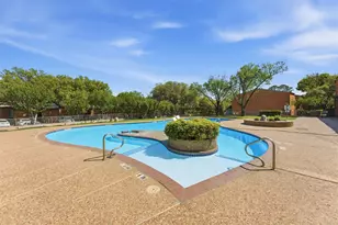 558 E Avenue J, Grand Prairie, TX 75050 - Photo 4