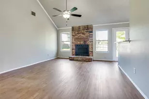 1113 Harvest Hill Ln, Lancaster, TX 75146 - Photo 6