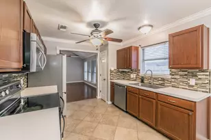 1013 Darren Dr, Burleson, TX 76028 - Photo 10