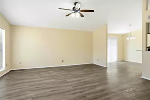 134 London Ln, Glenn Heights, TX 75154 - Photo 4