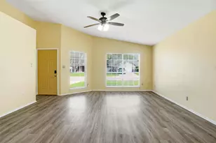 134 London Ln, Glenn Heights, TX 75154 - Photo 2