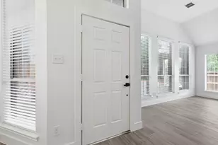 381 Arbor Ln, Euless, TX 76039 - Photo 4