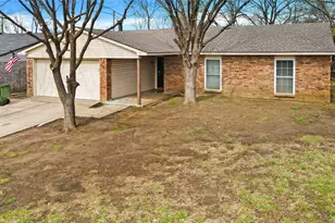 7437 Sandhurst Ln S, North Richland Hills, TX 76182 - Photo 1