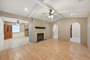 100 Faircrest Dr, DeSoto, TX 75115 - Photo 2