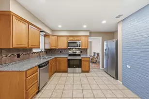 100 Faircrest Dr, DeSoto, TX 75115 - Photo 4