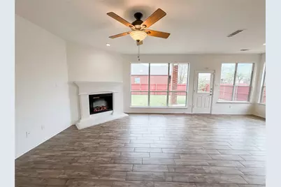 828 Pebblecreek Drive, Burleson, TX 76028 - Photo 8