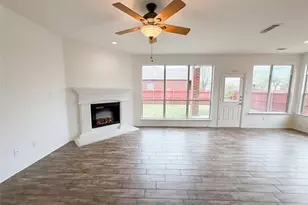 828 Pebblecreek Dr, Burleson, TX 76028 - Photo 8