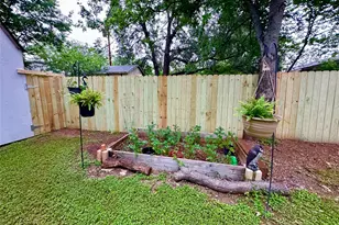 1404 Mimosa St, Cleburne, TX 76033 - Photo 22