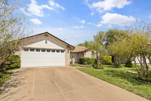 3405 Hacienda Cir, Irving, TX 75062 - Photo 2