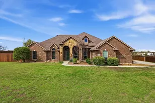 105 Devonshire Dr, Waxahachie, TX 75167 - Photo 2