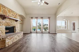 105 Devonshire Dr, Waxahachie, TX 75167 - Photo 6