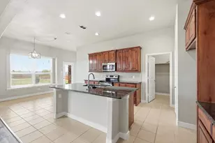 105 Devonshire Dr, Waxahachie, TX 75167 - Photo 4