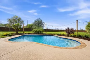 105 Devonshire Dr, Waxahachie, TX 75167 - Photo 2