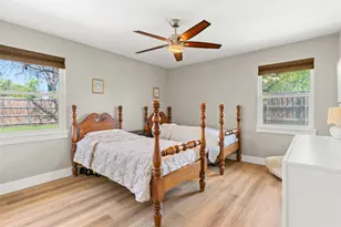 10647 Chesterton Dr, Dallas, TX 75238 - Photo 32