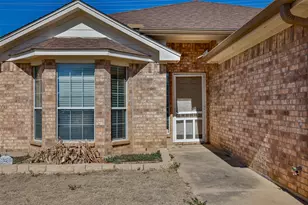 3411 Austin St, Gainesville, TX 76240 - Photo 2