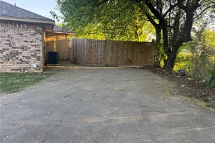 500 Renee Dr, Irving, TX 75061 - Photo 4