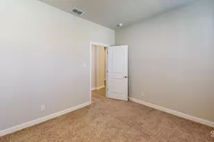 225 Drumcliffe Dr, Fort Worth, TX 76052 - Photo 10